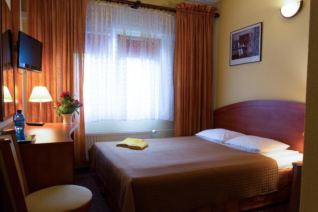 Hotel Astra Tajemniczy Ogrod Poznań Eksteriør billede