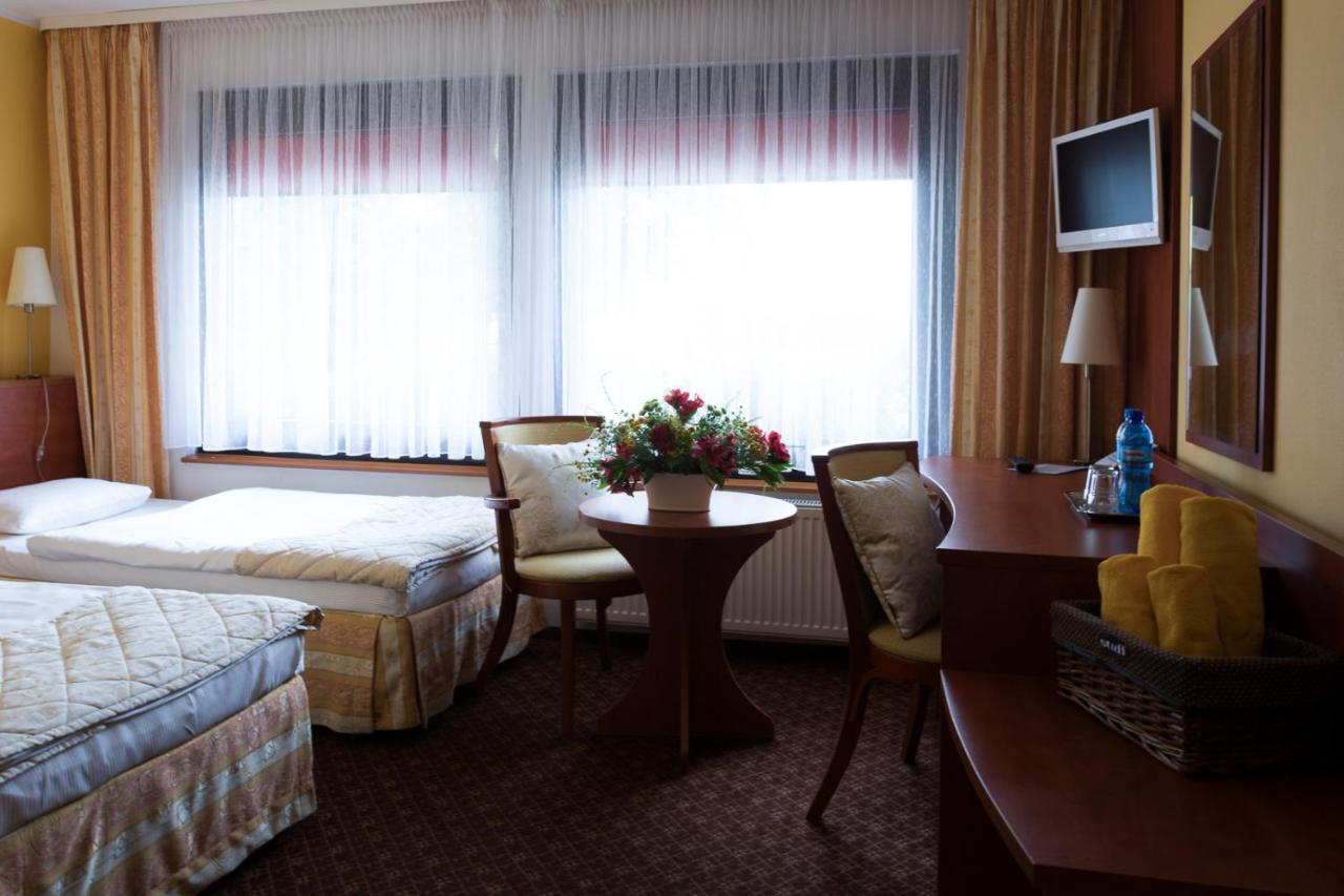 Hotel Astra Tajemniczy Ogrod Poznań Eksteriør billede