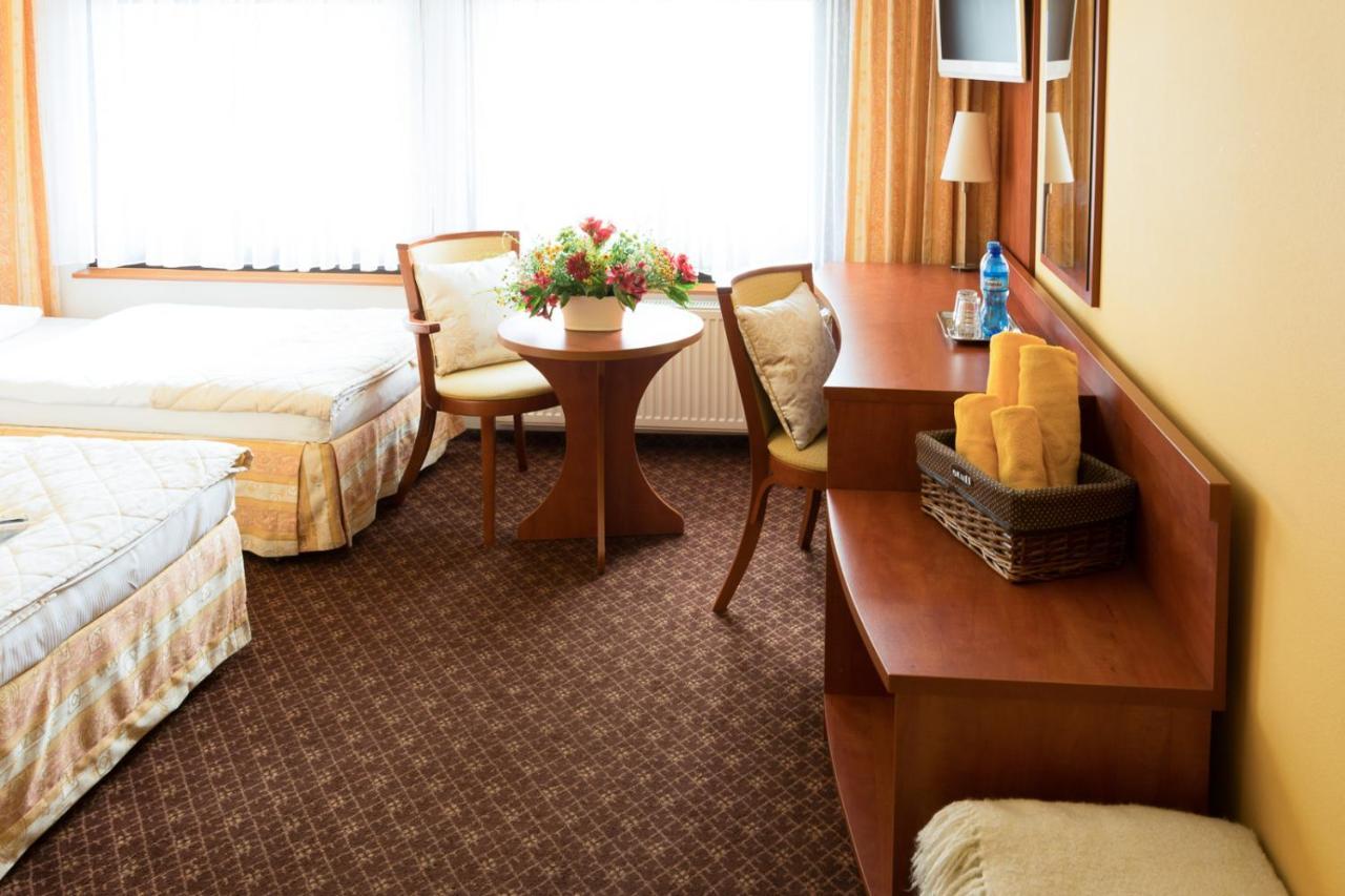 Hotel Astra Tajemniczy Ogrod Poznań Eksteriør billede